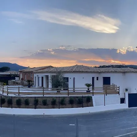 Neuve 4 Etoiles Avec Piscine Et Tres Belles Vues Hotel 4*